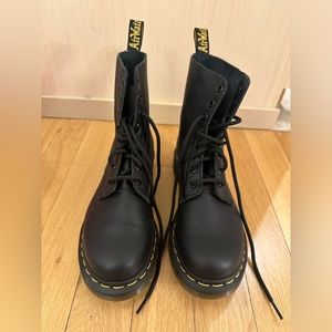 DR. MARTENS 1460 WOMEN'S PASCAL VIRGINIA LEATHER BOOTS